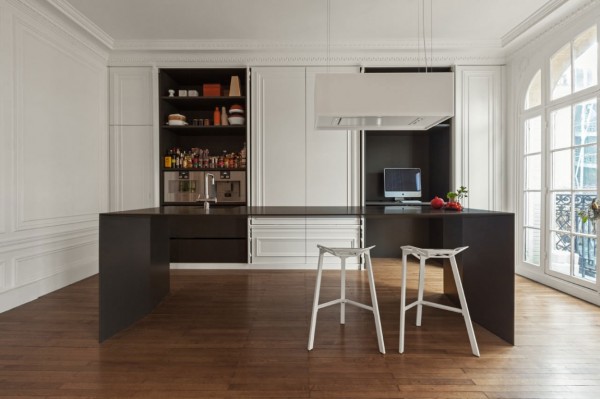 La cuisine de style contemporaine respecte les espaces